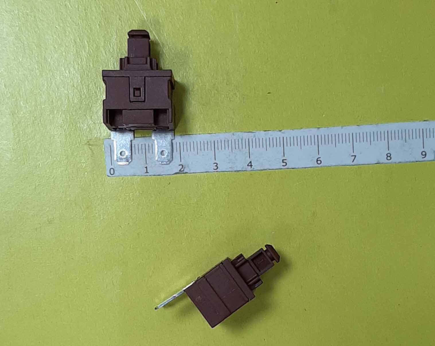 Кнопка 2pin KAN-L5 с фиксацией для пылесоса